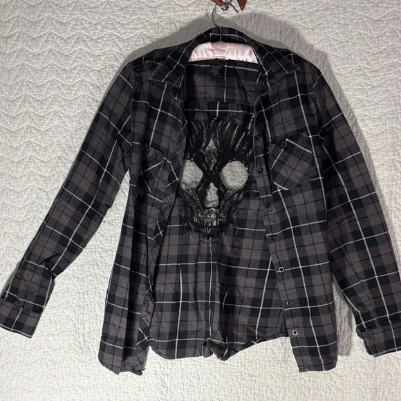 Hot Topic Black and Gray Plaid Button Down Shirt with Skull Detail - Picture 1 of 3